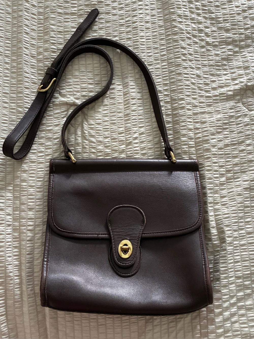 Vintage Classic Dark Brown Leather Crossbody Bag with Gold-Tone Turn Lock